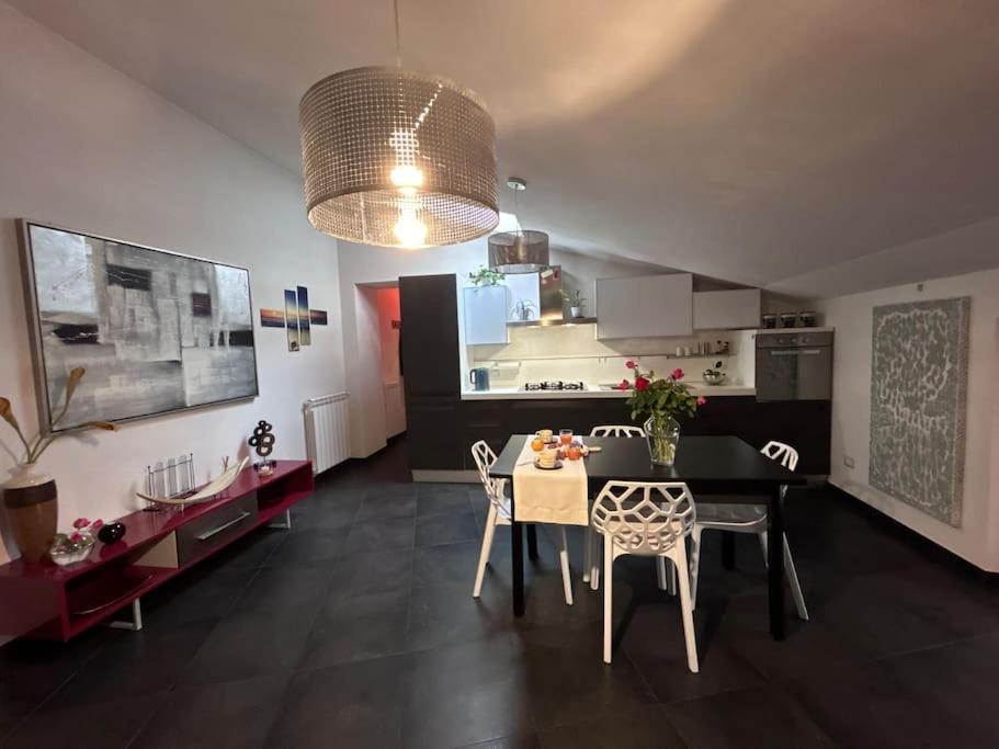 Elegante Appartamento Privato In Palazzo Storico Del XVIII - Pieno Centro 니코시아 외부 사진