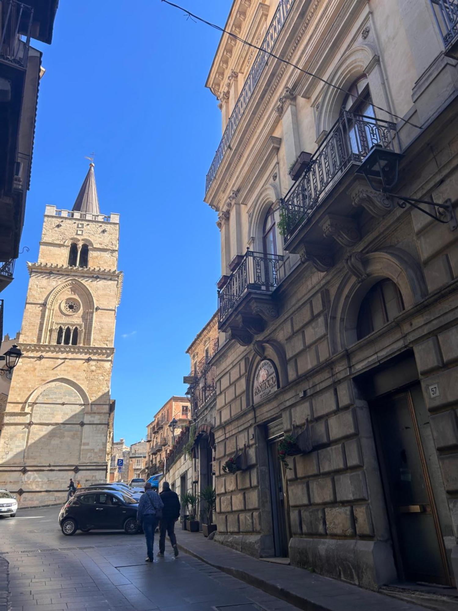Elegante Appartamento Privato In Palazzo Storico Del XVIII - Pieno Centro 니코시아 외부 사진